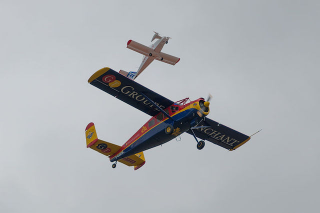 Illustration for article titled Airbus E-Fan Flies Across English Channel, So Does Home-Built Kit Plane